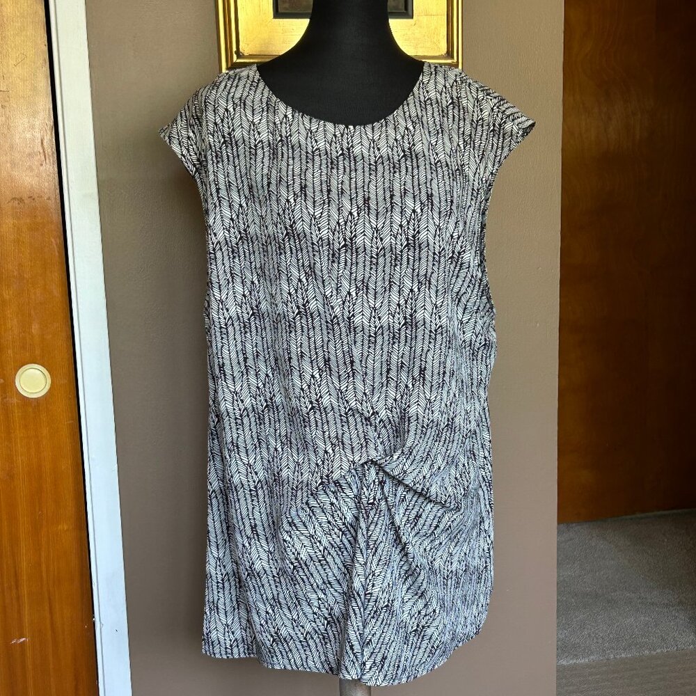 LTS capsleeve black & white print polyester relaxed fit size 18T blouse